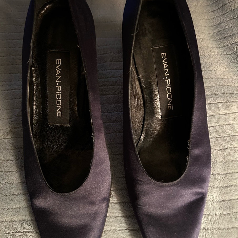 Evan Picone Navy Blue Satin Heels